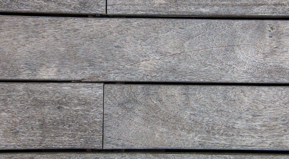 Prasklina na tvrdom dreve, 5 tajomstiev krásnej drevenej terasy, ktorá vydrží desaťročia