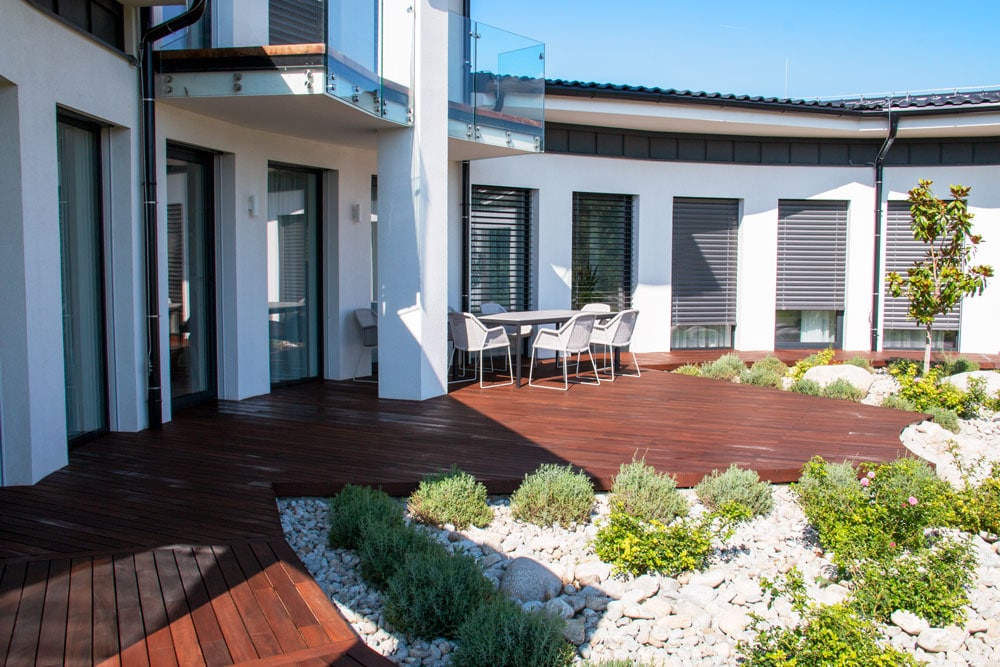 Ipe terasa, Ipe terasové dosky, drevená terasa pri dome, montáž drevenej terasy, drevené terasové dosky v prémiovej kvalite