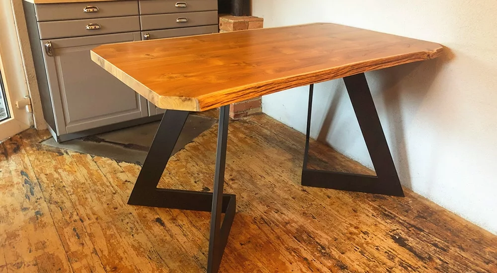 Drevený stôl z masívu, masívny drevený stôl vyrobený na mieru, ručne robený drevený stôl,